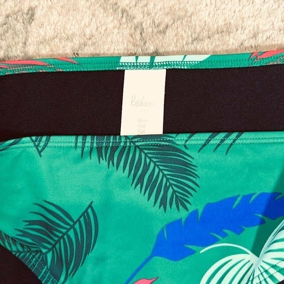 Boden, Rich Green w/Contrasting Colored Leaf Print, Gorgeous, 8 - Picture 5 of 9